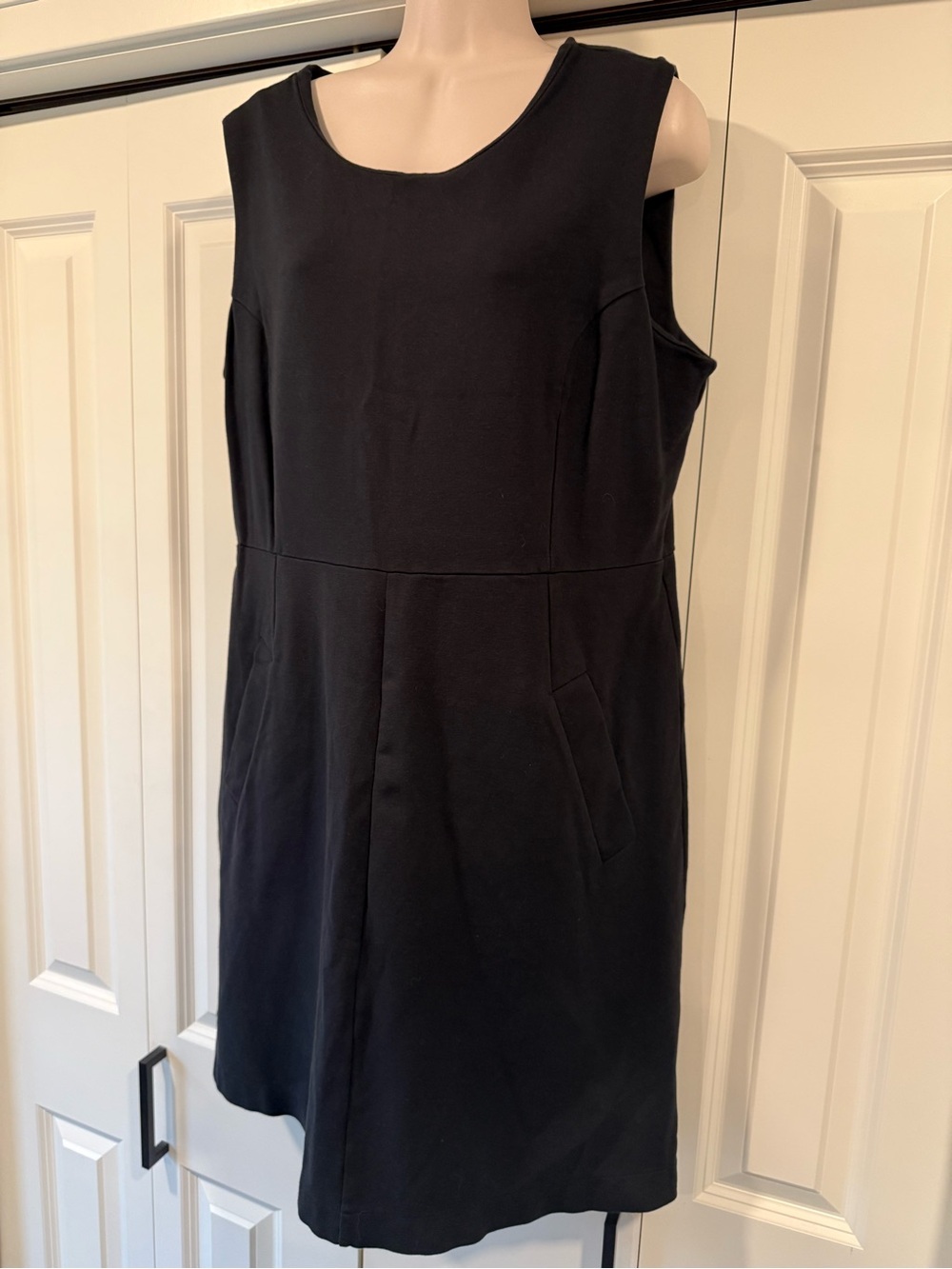 Lands End black sleeveless sheath dress 16
